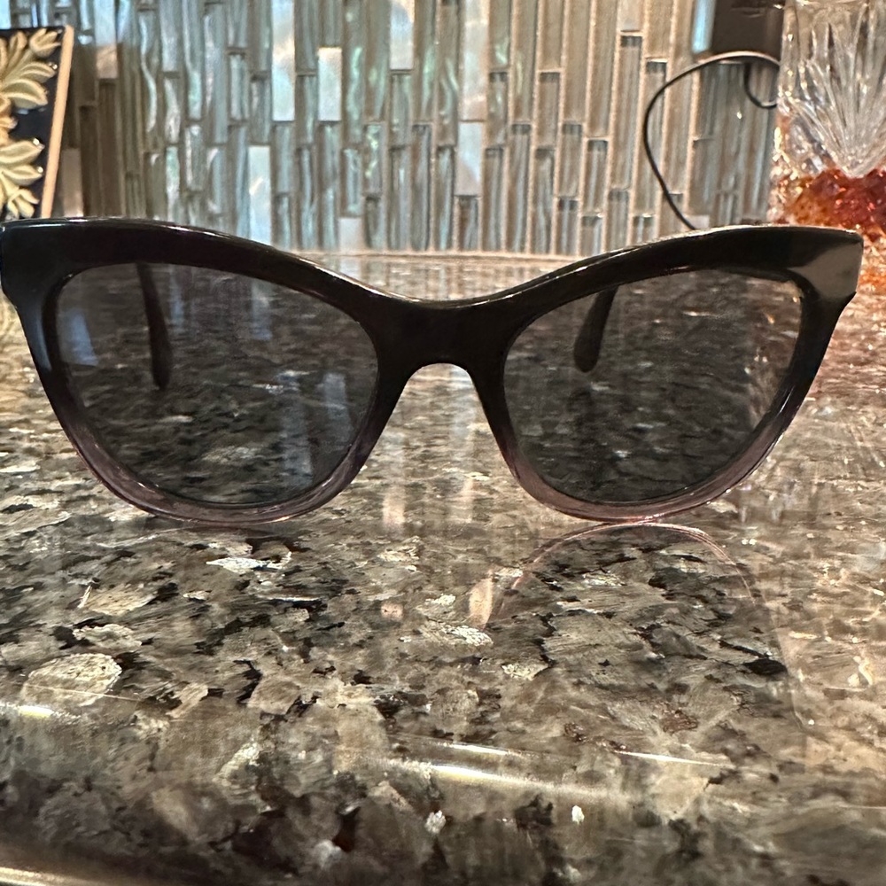 Authentic CHANEL Sunglasses with case. - Picture 3 of 8